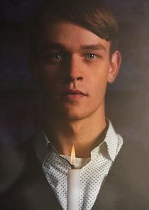 Thomas Elms
as Hamish Duke