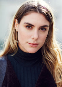 Elena Saurel
as Jo