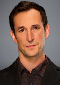 Noah Wyle
as Daniel Calder