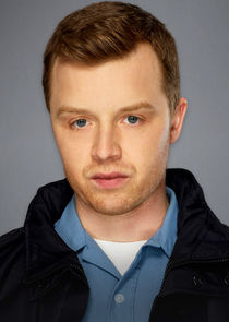 Noel Fisher
as Paul Evans