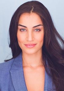 Lara Wolf
as Berenice