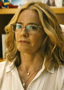 Elisabeth Shue
as Madelyn Stillwell