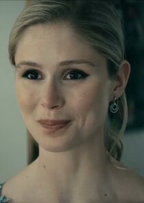 Erin Moriarty
as Shapeshifter Annie