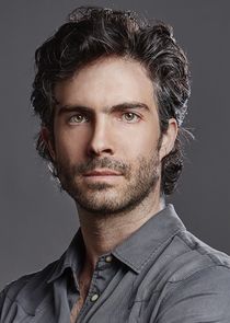 Osvaldo Benavides
as Dr. Mateo Rendón Osma