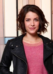 Paige Spara
as Lea Dilallo