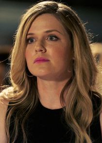 Harriet Dyer
as Cassie Bedford