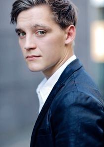 Jonas Nay
as Stefan Baretzki