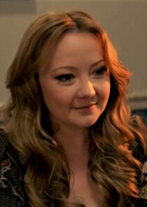 Kerrie Hayes
as Ellie Mullen