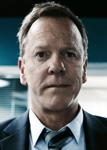 Kiefer Sutherland
as Captain Clayton Bryce