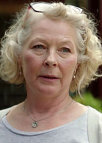 Stella Gonet
as Elizabeth Robertson