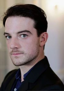 Kevin Guthrie
as Fergus Suter