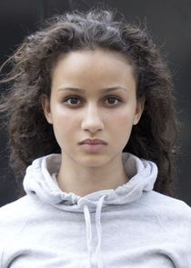 Oulaya Amamra
as Salma