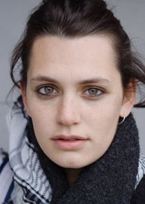 Ella Rumpf
as Polina