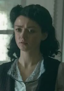 Maisie Williams
as Catherine Dior