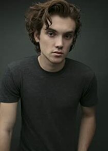 Kai Caster
as Dirk Bennett