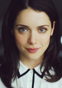 Ali Cobrin
as Kari Baxter Jacobs