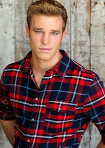 Josh Plasse
as Luke Baxter