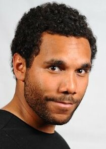 Lasarus Ratuere
as Felix Vatubua