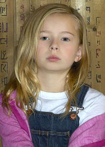 Bailey Skodje
as Leah