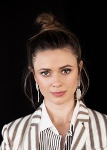 Maeve Dermody
as Esther Rose