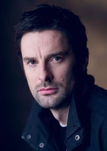 Tom Ward
as Sir Robert Peel