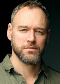 Elliot Cowan
as Sir Bentley Warburton