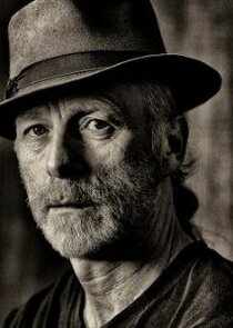 Stuart Dunne
as Chris Wallace