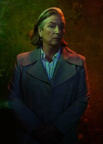 Caroline Quentin
as Elizabeth 'Wes' Wesley