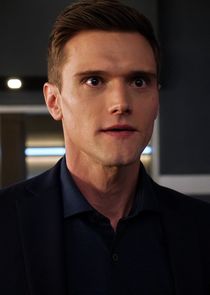 Hartley Sawyer
as Ralph Dibny