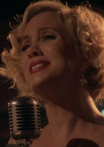 Kristen Wiig
as Delores DeWinter