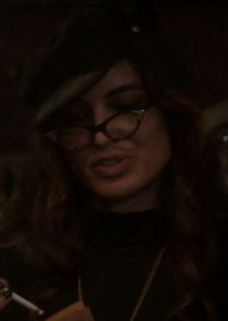 Bérénice Marlohe
as Beatrice