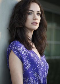 Kate Siegel
as Camille L'Espanaye