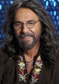 Tommy Chong
as Leo