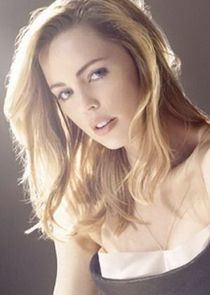 Melissa George
as Rosie