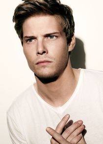 Hunter Parrish
as Owen