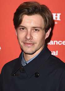 Xavier Samuel
as Moss
