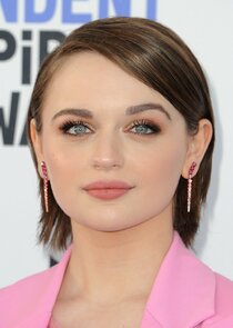 Joey King
as Halina Kurc