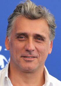 Lior Ashkenazi
as Sol Kurc