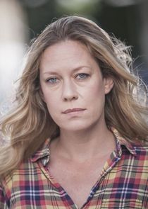 Anna Crilly
as DS Natalie Golding