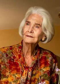 Sheila Hancock
as Elizabeth Zettl