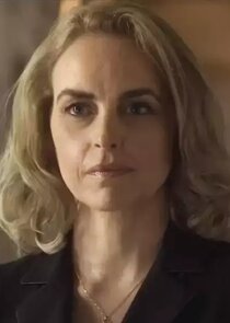 Nina Hoss
as Alena Kovac