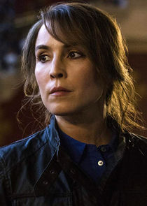 Noomi Rapace
as Harriet 