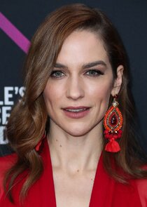 Melanie Scrofano
as Tia Tremblay