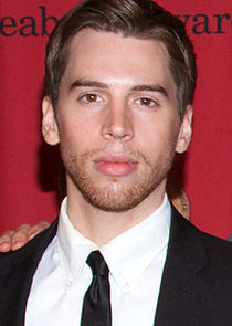 Jordan Gavaris
as Justin Lovejoy