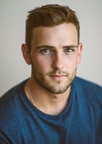 Travis Nelson
as Riley Rosseau