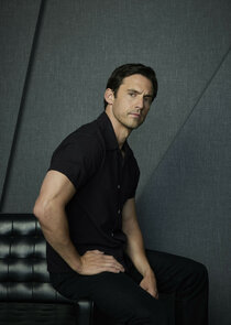 Milo Ventimiglia
as Charlie Nicoletti