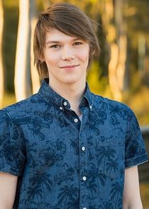 Julian Cullen
as Darra Blackwell