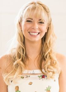 Mia Milnes
as Lily Regan