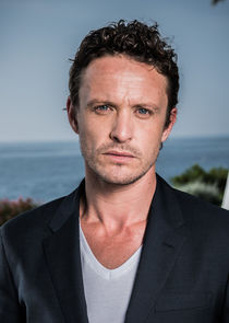 David Lyons
as Inspector Billy Aames