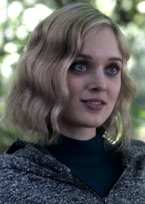 Bella Heathcote
as Nicole Dörmer